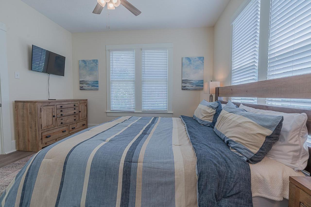 Uptown Cottage Newly Updated Home Near The Strand Galveston Harbor And Utmb Exterior photo